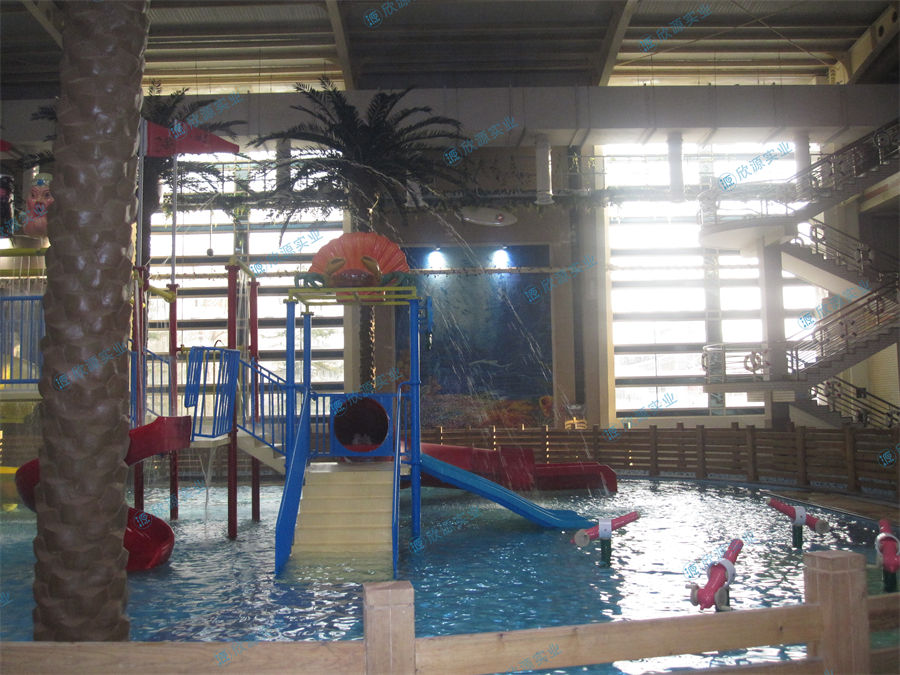 室內(nèi)水上樂園中型水寨制作案例