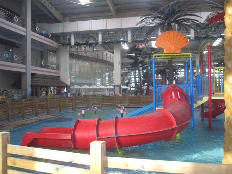 室內(nèi)水上樂園中型水寨制作案例